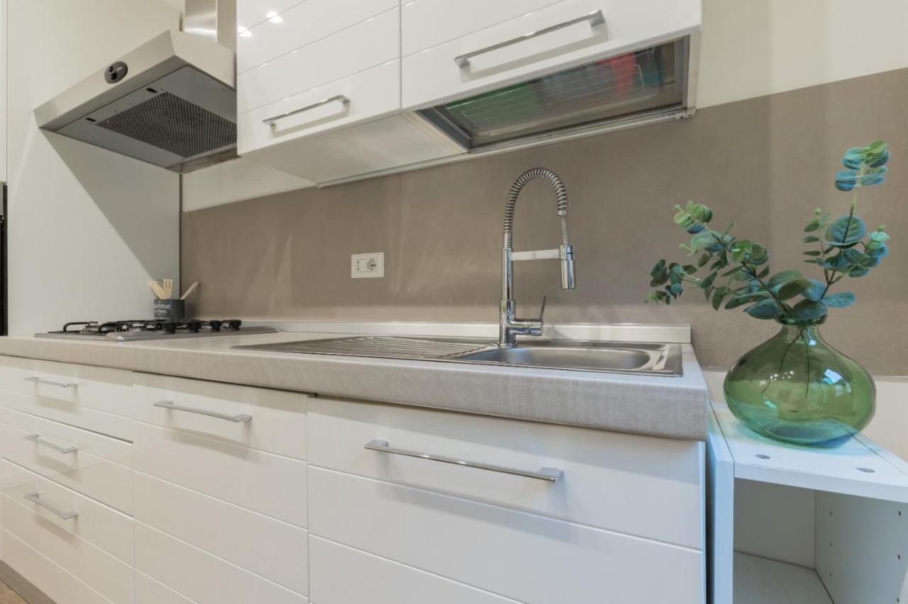 La Casa Di Nina - Meda Apartment Bagian luar foto